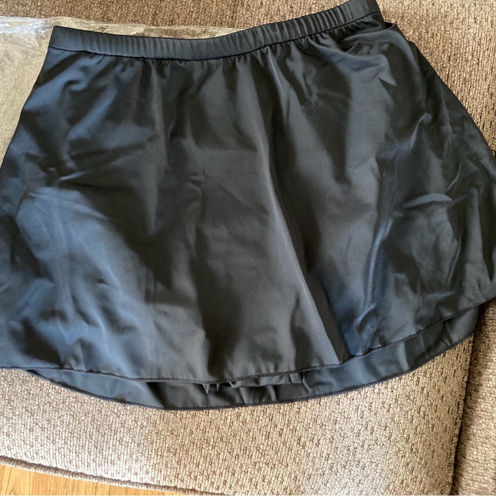 Ruby Ribbon Black Swim Skirt size 8
